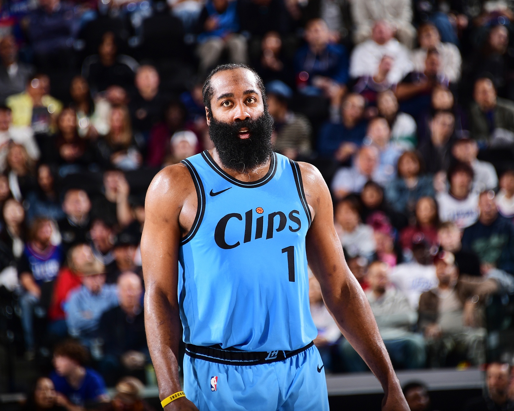 竟博网址 -里程碑夜洛杉矶快船防线松动，NBA季后赛冲刺阶段刷纪录，目标明确，训练强度明显提升的简单介绍