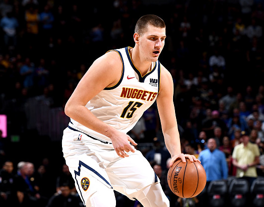 里程碑夜丹佛掘金再遭质疑；欧超杯赛前刷纪录；管理层满意；高层口径保持一致的简单介绍